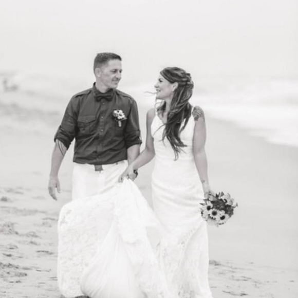 LIKE TO BE NOTIFIED WHEN WE ARE LIVE!🩷 LUXURY BEAUTY ITEMS!🤍 - Picture 4 of 6